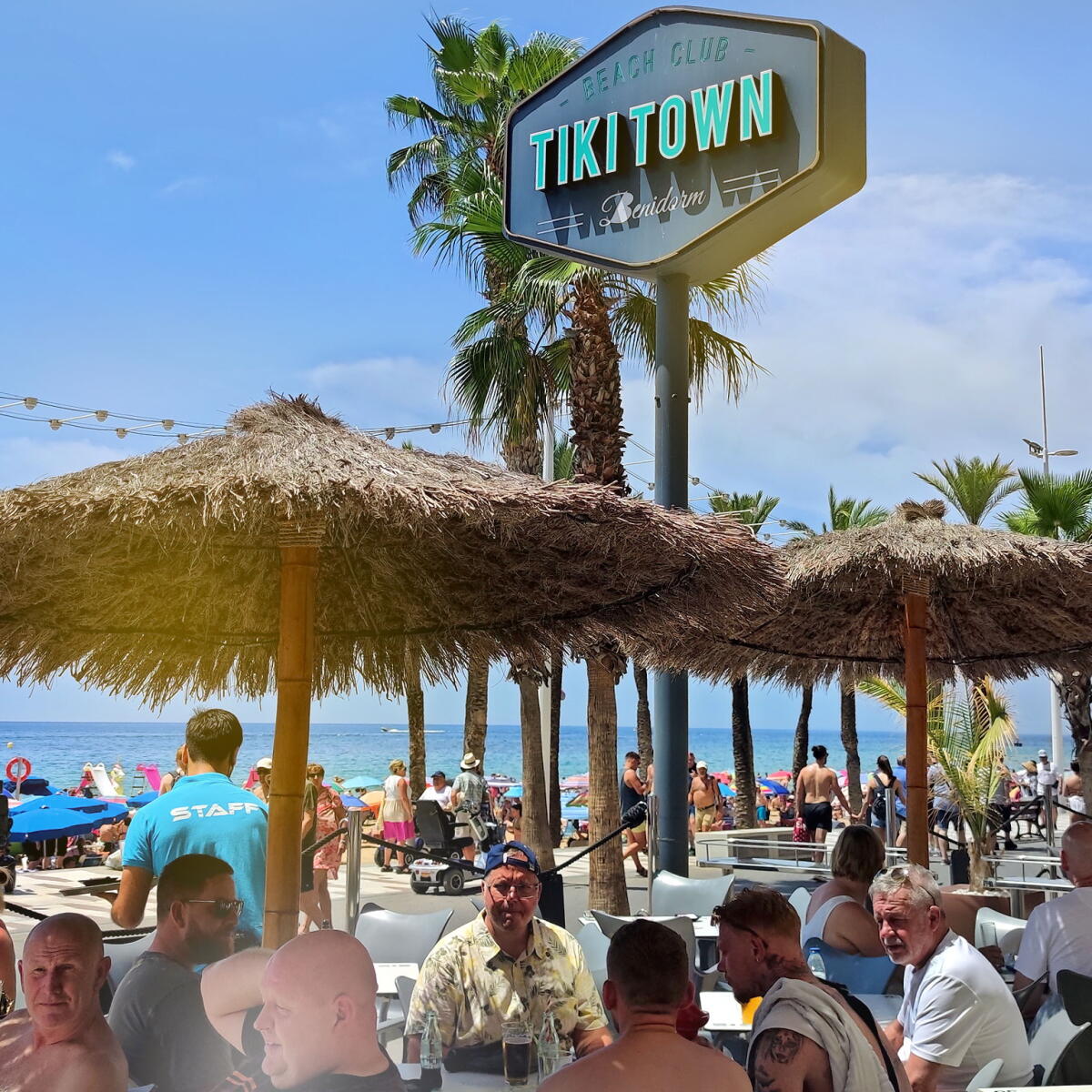 Donde salir a tomar algo en la Playa de Levante si buscas un ambiente variado y sin el agobio de la zona guiri