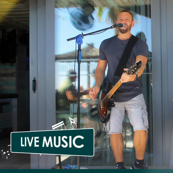 Música en vivo frente al mar